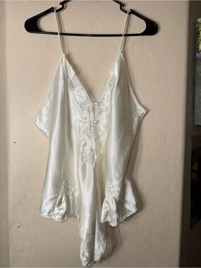 Vintage Delicates White Satin Lace Lingerie Teddy Cami Romper Sleepwear M